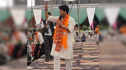 MP LS Chunav: शिवपुरी में सिंधिया बोले- यह चुनाव नहीं संग्राम और लड़ाई है, अंचल में नहीं पनप पाएंगे भूमाफिया MP LS Chunav: शिवपुरी में सिंधिया बोले- यह चुनाव नहीं संग्राम और लड़ाई है, अंचल में नहीं पनप पाएंगे भूमाफिया