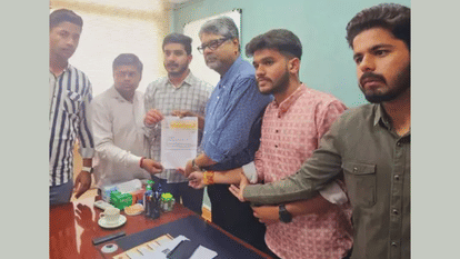 Indore News: छात्रों के गुट भिड़े, हथियारों से हमला, एक गंभीर, चार पर केस दर्ज Indore News: छात्रों के गुट भिड़े, हथियारों से हमला, एक गंभीर, चार पर केस दर्ज