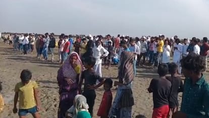 बाराबंकी में बड़ा हादसा:                                    एक ही परिवार के पांच लोग नदी में डूबे, दो के शव मिले, तीन अभी भी लापता; रेस्क्यू जारी