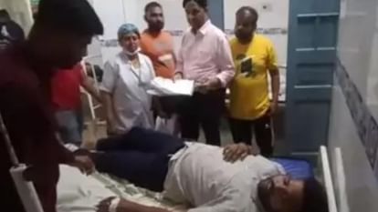 Ujjain: बाबा महाकाल के दर्शन करने जा रहे श्रद्धालुओं से झगड़ा, बीचबचाव करने आए लोगों पर चाकू से किया हमला Ujjain: बाबा महाकाल के दर्शन करने जा रहे श्रद्धालुओं से झगड़ा, बीचबचाव करने आए लोगों पर चाकू से किया हमला