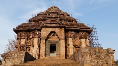 Ramlala Surya Tilak: कहानी 'सूर्य तिलक' की, इन मंदिरों में भी किरणें करती हैं देवी-देवताओं का अभिषेक? In which other temple is the Surya Tilak done in Ram temple, how different is it from Ayodhya