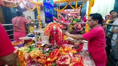 Navratri 2024 : आभूषणों से सजी मां कूष्मांडा की झांकियां, देवी मंदिरों में लगे जयकारे Navratri 2024 Maa Kushmanda decorated with ornaments chaitra navratri