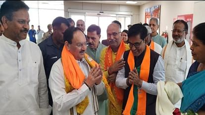 Prayagraj: जेपी नड्डा का एयरपोर्ट पर जोरदार स्वागत, भाजपा अध्यक्ष बोले- मोदी सरकार की उपलब्धियां जनता को बताएं BJP members welcomed JP Nadda at the airport, Nadda said - NDA will get more than 400 seats.