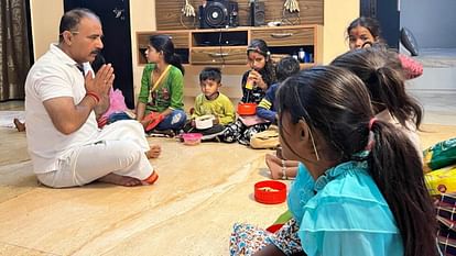 Chaitra Navratri 2024: अष्टमी आज...महागौरी का हुआ पूजन, घरों और मंदिरों में पूजी गई कन्याएं, देखें तस्वीरें Chaitra Navratri 2024 Maha Ashtami today girls worshiped in homes and temples Uttarakhand Watch Photos