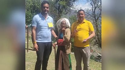 PHOTOS: युवाओं में उत्साह, बुजुर्गों-दिव्यांगों का हाैसला भी कम नहीं, बूथों पर ऐसे गए तो देखता रह गया हर कोई Uttarakhand Lok Sabha Election 2024 Phase 1 Voting Youth and Elderly Craze For vote photos