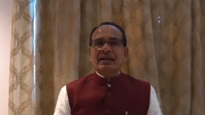 Bhopal: IAS officer accused of giving benefit to former CM Shivraj Singh in elections, Congress complains