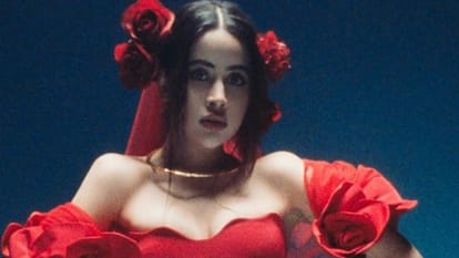 Uorfi Javed Video: उर्फी जावेद ने मुनव्वर फारूकी को बताया 'बेवकूफ कॉमिक', सोशल मीडिया पर छिड़ गई बहस Uorfi Javed Video she called Munawar Faruqui a stupid comic ghatiya rapper debate broke out on social media