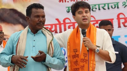 Jyotiraditya Scindia addressed the street meeting
