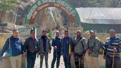 Uttarkashi: गंगोत्री-गोमुख ट्रैक का निरीक्षण कर लौटा दल- बताया पैदल आवाजाही के लिए नहीं सुरक्षित मार्ग Gangotri Gomukh track team returned said route is not safe for walking due to icebergs and glaciers Uttarkashi