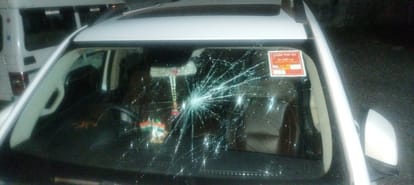 Sagar: Stones pelted on the car of Banda MLA, the glass of the car broke due to the attack of unknown person