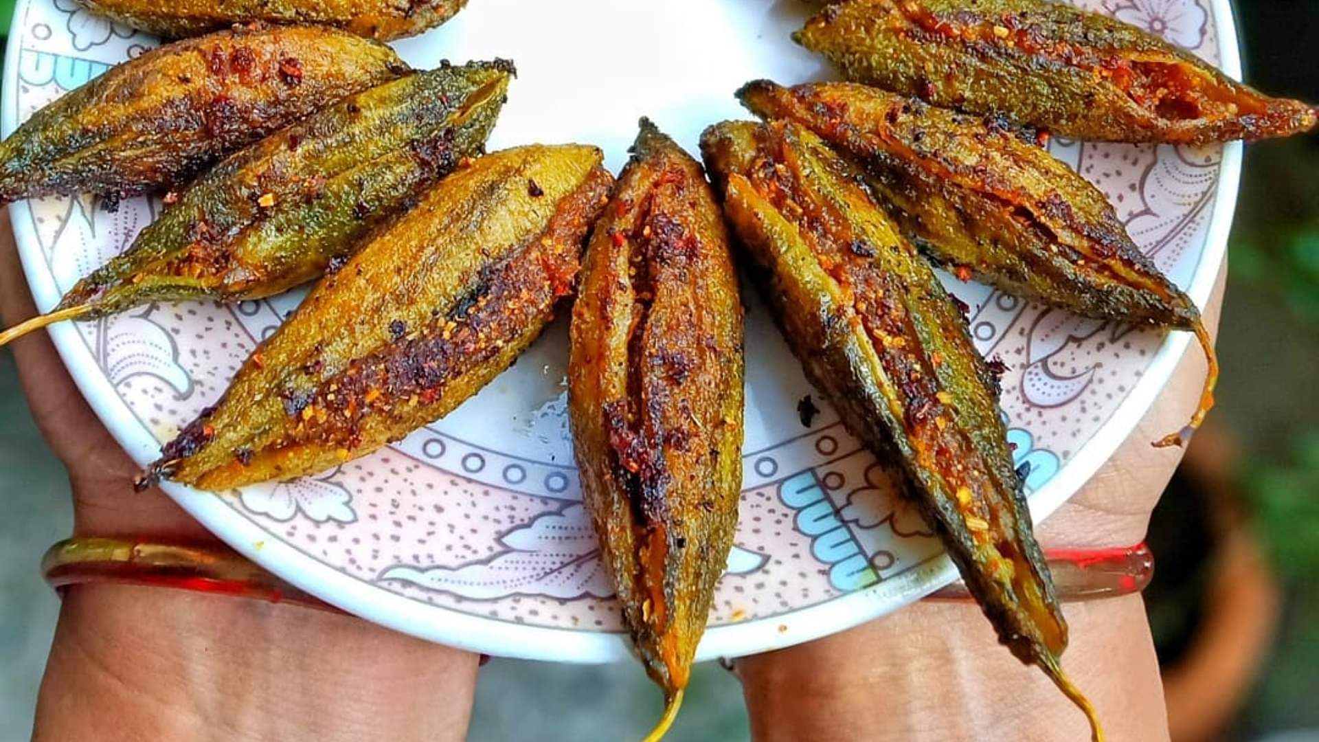 Cooking Tips: बच गया है भरवां करेले का मसाला तो बनाएं ये ढाबा स्टाइल सब्जी Kitchen Cooking Tips Leftover Stuffed Karela Masala Dhaba-Style Curry Recipe Step by Step Process in Hindi