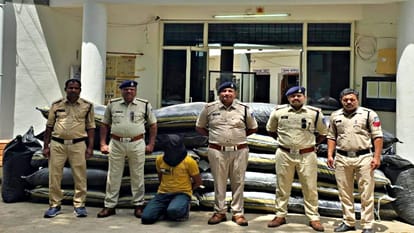 Mandsaur Action taken against drug smugglers at four police stations one and a half kilo opium seized