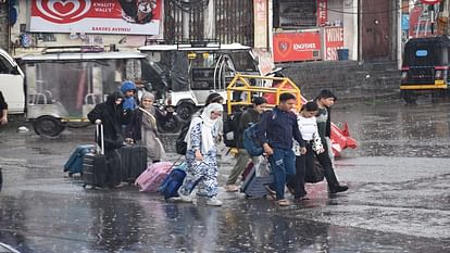 Jammu Srinagar National Highway closed in Jammu and Kashmir holiday in schools in many districts many houses d