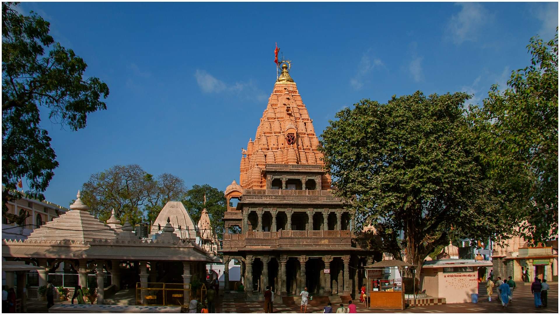 Sawan 2025: सावन में भगवान भोलेनाथ के दर्शन करने हैं? ये रहे भारत के शीर्ष शिव मंदिर Sawan 2025: Must-Visit Lord Shiv Ji Temples in India During Sawan Month Famous Shiva Mandir