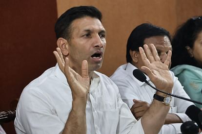 Indore: जीतू पटवारी बोले-इंदौर में कांग्रेस किसी को समर्थन नहीं देगी, जनता के पास नोटा का विकल्प Indore: Jitu Patwari said - Congress will not support anyone in Indore, people have the option of NOTA.