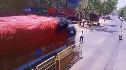 Khandwa Tried to crush a traffic cop when he was stopped from taking a wrong turn