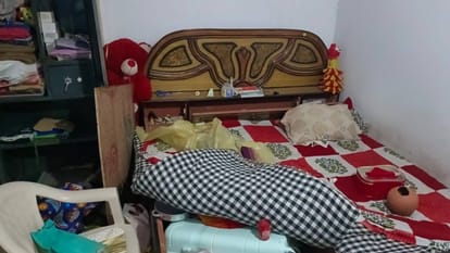 Anuppur News Lakhs of rupees stolen by breaking the lock of an empty house