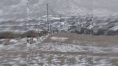 Snowfall In Uttarakhand: बर्फ से ढका केदारनाथ...बदरीनाथ, गंगोत्री में भी बर्फबारी, तस्वीरों में कीजिए दीदार Snowfall in Kedarnath Badrinath gangotri hemkund Sahib Uttarakhand Weather Update Watch Photos