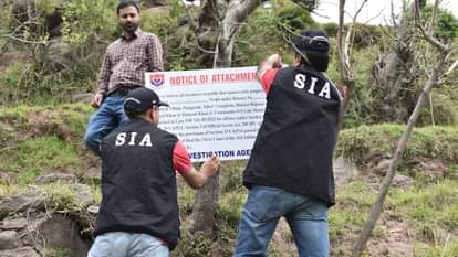 Baramulla : पाकिस्तान में बैठे आतंकियों की करोड़ों की संपत्तियां जब्त, अदालत के आदेश पर पुलिस ने की कार्रवाई Baramulla: Properties worth crores of terrorists living in Pakistan seized