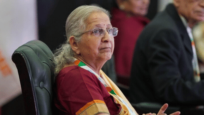 former lok sabha speaker sumitra mahajan comment on akshay bam nota congress bjp