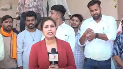 Satta Ka Sangram: देवास पहुंचा चुनावी रथ, युवा बोले- राष्ट्रहित में करेंगे मतदान, शिक्षा हमारा अहम मुद्दा Satta ka sangram in Dewas hindi news youth discussion