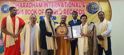 Madhu from Bhopal got honor in Nepal for connecting slum children to the mainstream of education