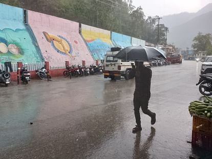 Uttarakhand Weather: दोपहर बाद बदला मौसम, उत्तरकाशी में झमाझम बारिश और ओलावृष्टि Uttarakhand Weather changed Today heavy rain and hailstorm in Uttarkashi Yellow Alert for Strong Winds