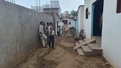 Minor shot at girlfriend mother in Katni