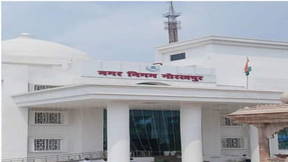 मल्टीलेवल पार्किंग: लोगों से वसूला...खुद जमा नहीं किया, चेतावनी देते रहे - हो गया 25 लाख बकाया; अब होगी वसूली Gorakhpur multi-level parking operator owes Rs 25 lakh, preparations to blacklist him - recovery will be done