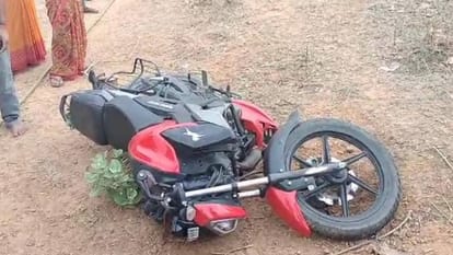 Driver dies after speeding bike goes out of control and falls on road in Shahdol
