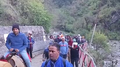 Chardham Yatra 2024: नया रिकॉर्ड...दो दिन में गंगोत्री और यमुनोत्री धाम पहुंचे सर्वाधिक तीर्थयात्री, तस्वीरें Chardham Yatra 2024 Yamunotri and Gangotri Dham Record devotees reached in two days Watch Photos
