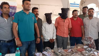 Tikamgarh Crime Police caught illegal Katta making factory from Kanjana village three accused arrested