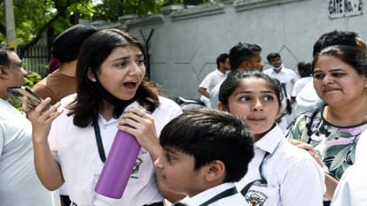 MP News Collector action on increasing school fees in Gwalior management return Rs 15 lakh to parents