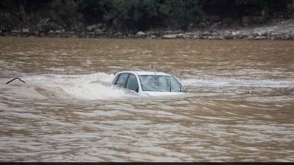 Hyderabad-based tourists drive into stream in Kerala while using Google maps