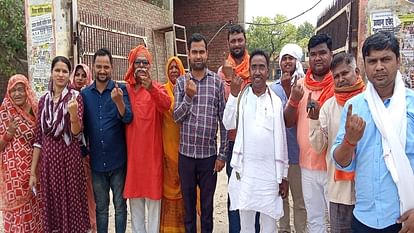Prayagraj: कहीं जातीय समीकरण तो कहीं रोजगार व विकास के मुद्दे पर पड़े वोट, मतदाताओं ने अंत तक साधे रखी चुप्पी Somewhere the votes were cast on caste equation and somewhere on the issue of employment,