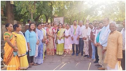 MP News: Katni Mahila Congress gheraoed the SDM office and submitted a memorandum