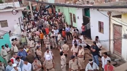 MP: अशोकनगर में युवती से दुष्कर्म का मामला, आरोपी के घर चला बुलडोजर; CM मोहन यादव के आदेश पर हुई कार्रवाई Bulldozer runs on the house of the accused in the rape case of a girl in Ashoknagar