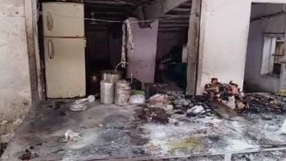 Karauli News: सिलेंडर में लीकेज के कारण चाय-नाश्ते की दुकान में लगी आग, सारा सामान जलकर खाक हुआ Karauli : Fire broke out in a tea-snack shop due to leakage in the cylinder, all the goods were burnt to ashes