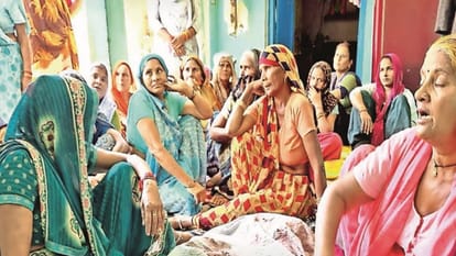 कातिल मां का खुलासा: बेटे को फावड़े से काटा, गैस के चूल्हे पर जलाया, न मरा तो लकड़ियां रखकर जिंदा जलाया Mother cut her son with a shovel, burnt him alive with woods after he did not burn on a gas stove