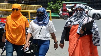 Temperature : गर्मी ने किया हाल बेहाल, चिलचिलाती धूप से परेशान हुए लोग, फिलहाल राहत की संभावना नहीं heat has made the condition miserable, people are troubled by the scorching sun