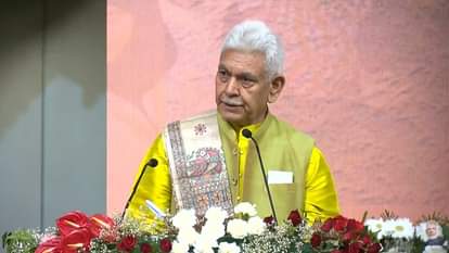 Srinagar: एलजी ने कहा- आतंकवाद, कट्टरपंथ और नशीली दवाओं के खिलाफ जारी रहेंगे ऑपरेशन; खुफिया एजेंसियों को बधाई Srinagar: LG says operations against terrorism, extremism and drugs will continue