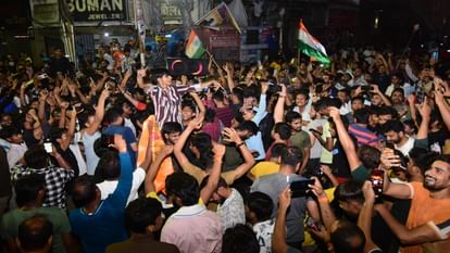 T-20 World Cup : भारत की जीत पर संगमनगरी में दिवाली, आतिशी नजारों से सतरंगी हुआ आसमान T-20 World Cup: Diwali in Sangamnagar after India's victory, sky becomes colorful with fireworks
