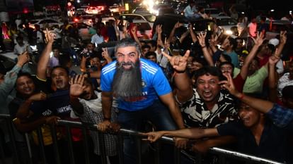 T-20 World Cup : भारत की जीत पर संगमनगरी में दिवाली, आतिशी नजारों से सतरंगी हुआ आसमान T-20 World Cup: Diwali in Sangamnagar after India's victory, sky becomes colorful with fireworks