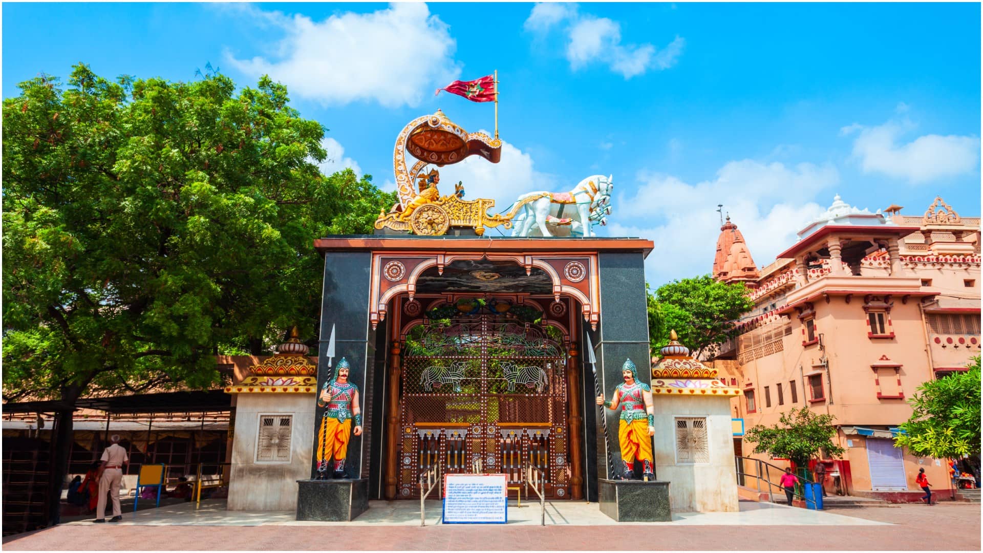 Shri Krishna Famous Temples: मथुरा से द्वारका तक, श्रीकृष्ण की जीवन यात्रा से जुड़े 9 अद्भुत तीर्थ स्थल Lord Shri Krishna Famous Temples 9 Pavitra Sthal Yatra guide in hindi