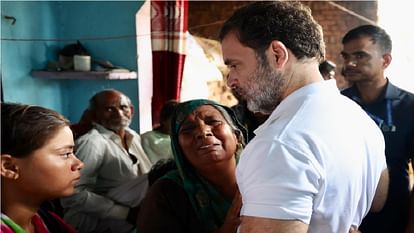 Hathras Accident: हाथरस में पीड़ितों के घर पहुंचे कांग्रेस नेता राहुल गांधी, परिजनों से मिलकर दी सांत्वना Congress leader Rahul Gandhi meets the victims of Hathras stampede