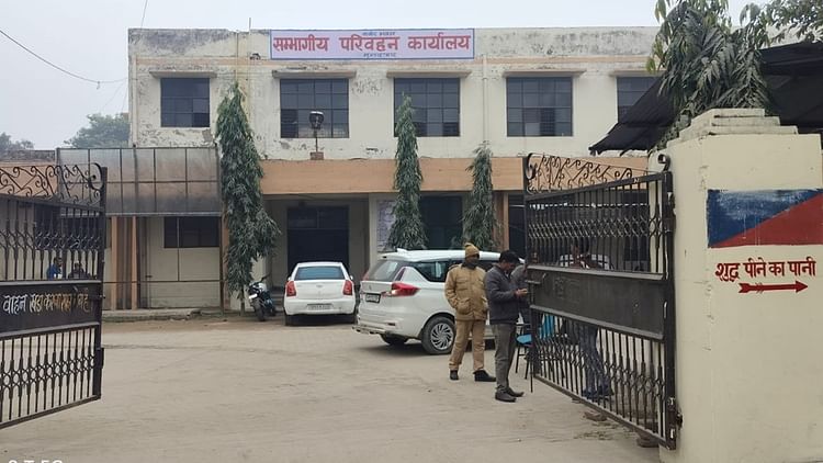 यूपी – सड़क सुरक्षा सप्ताह: मुरादाबाद मंडल के पांच जिलों में 15 दिन अभियान… रोज सिर्फ 100 चालान, निभाई गई औपचारिकता – INA यूपी – सड़क सुरक्षा सप्ताह: मुरादाबाद मंडल के पांच जिलों में 15 दिन अभियान… रोज सिर्फ 100 चालान, निभाई गई औपचारिकता – INA