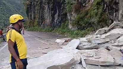 Uttarakhand Rain: गौचर के पास पहाड़ी से गिरा मलबा, दो लोगों की दबने से मौत...बारिश ने किया संकट खड़ा, तस्वीरें Uttarakhand Heavy rainfall Two people died after being buried under debris falling from Gauchar Karnaprayag