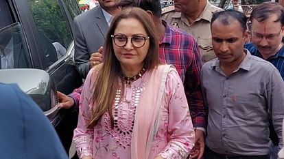 अभद्र टिप्पणी केस: कोर्ट में पेश नहीं हुईं पूर्व सांसद जयाप्रदा.. 18 को सुनवाई, आजम और एसटी हसन भी हैं आरोपी Former MP Jayaprada did not appear in court.. Hearing on 18th, Azam and ST Hasan are also accused