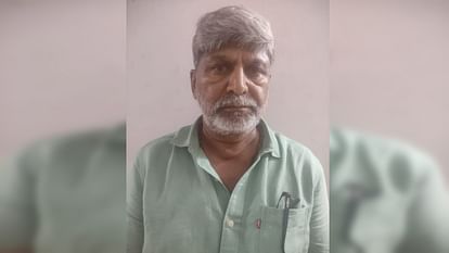 Prayagraj : माफिया गणेश यादव के मकान और मार्केट पर चल चुका है बुलडोजर, दर्ज हैं दर्जन भर मामले Bulldozer has run on the three-storey market of mafia Ganesh Yadav, 10 cases are registered.