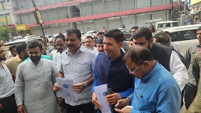 MP NEWS: सारंग के खिलाफ एफआईआर दर्ज करने पहुंचे कांग्रेसी नेता, नेता प्रतिपक्ष खिलाफ महिलाओं ने किया प्रदर्शन Congress leaders reached to file FIR against Sarang, women protested against the Leader of Opposition